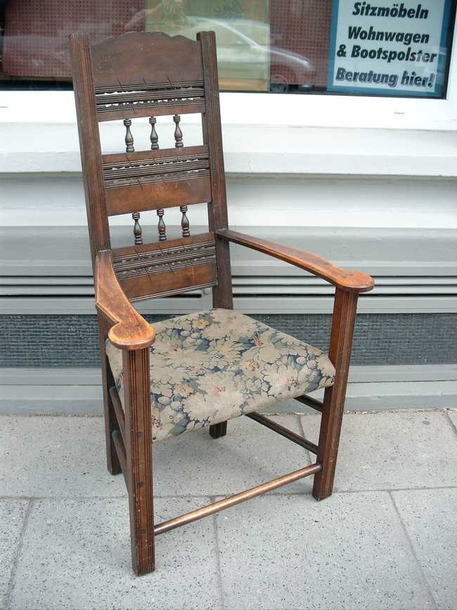 Worpsweder Sessel vorher mit alter Polsterung